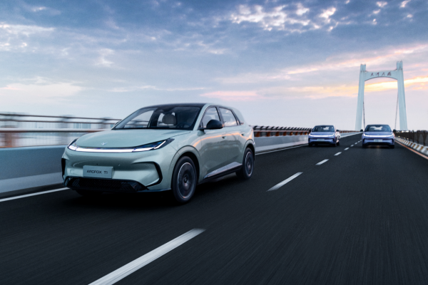 配资炒股官网 有空间、有续航，极狐T1上市6.28万起